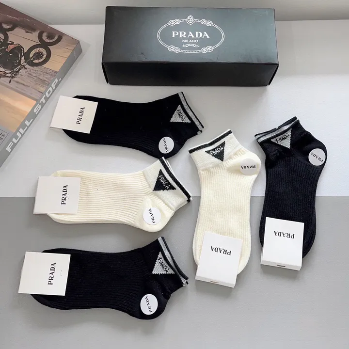 スーパーコピー プラダ 靴下