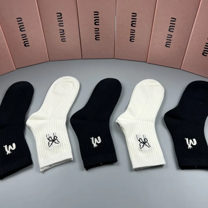 スーパーコピー ミュウミュウ 靴下