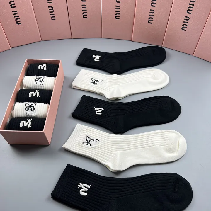 スーパーコピー ミュウミュウ 靴下