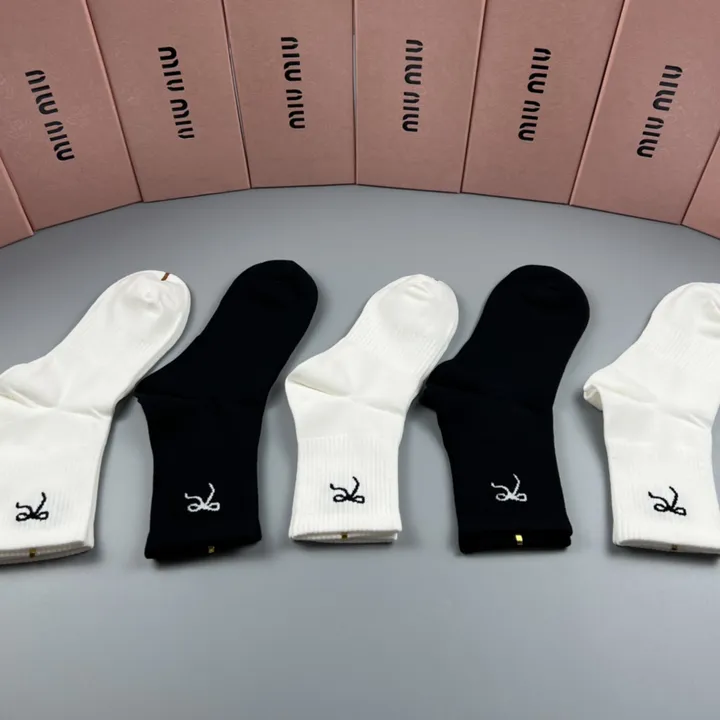 スーパーコピー ミュウミュウ 靴下