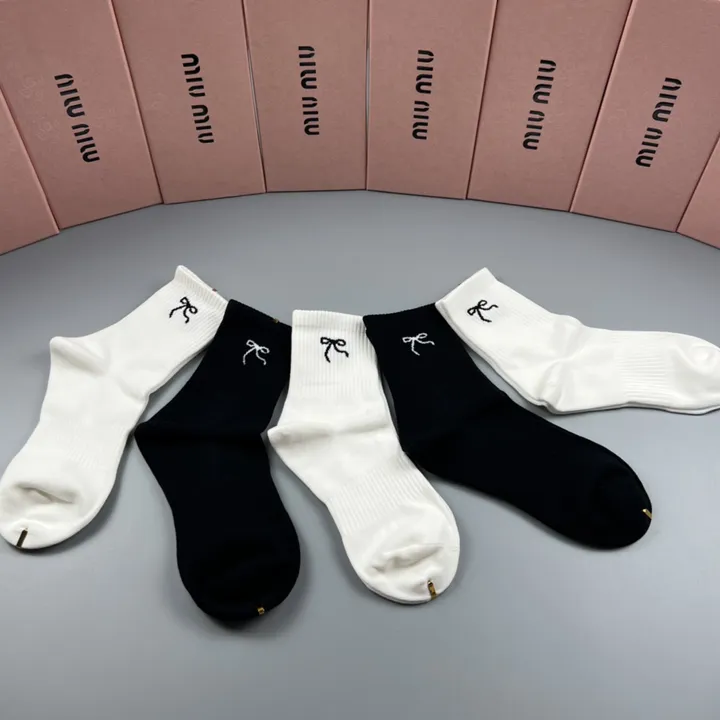 スーパーコピー ミュウミュウ 靴下