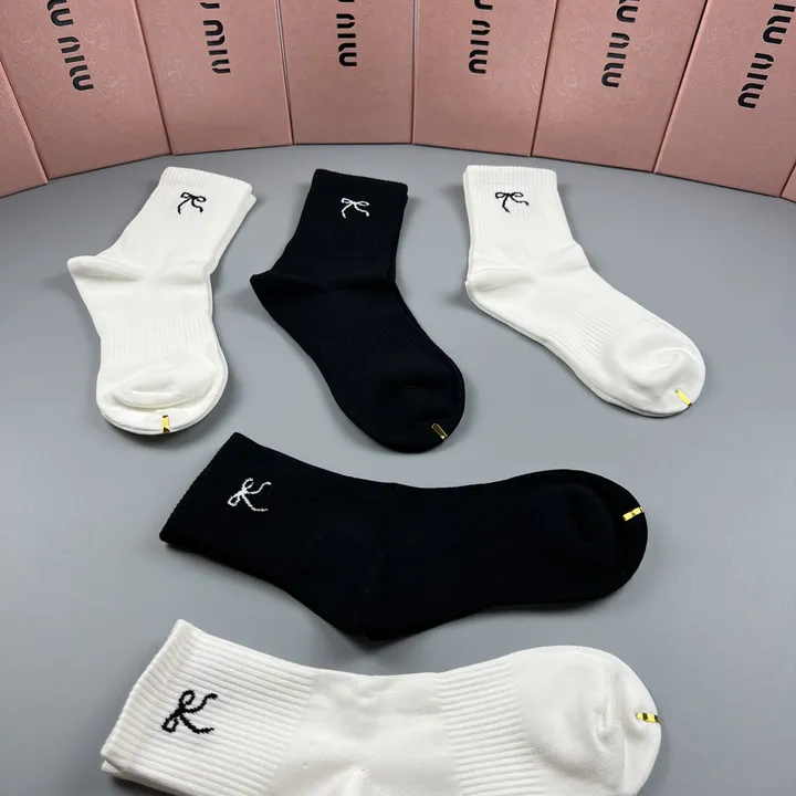 スーパーコピー ミュウミュウ 靴下