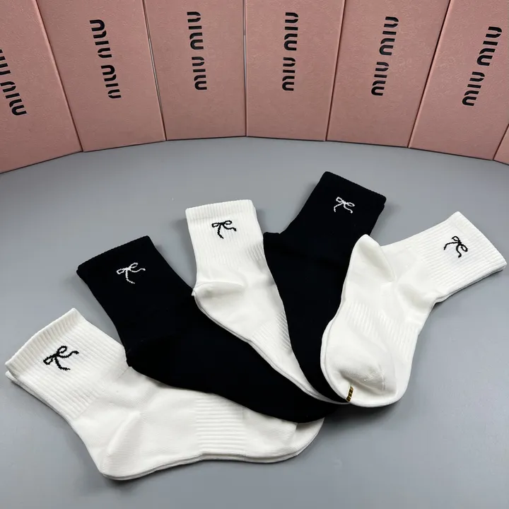 スーパーコピー ミュウミュウ 靴下