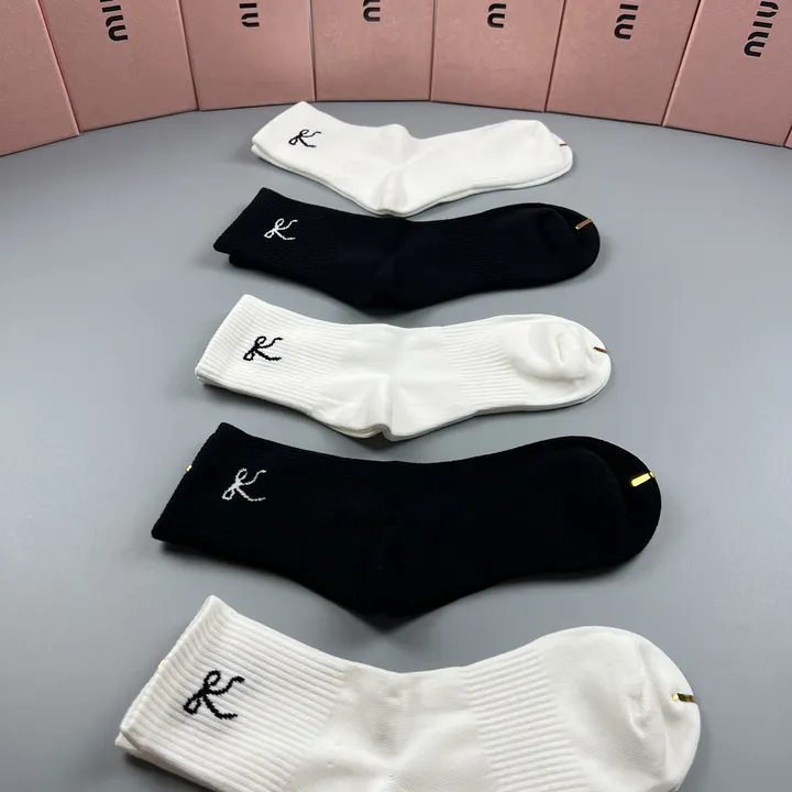 スーパーコピー ミュウミュウ 靴下