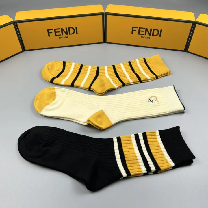 スーパーコピー ヴェルサーチ 靴下