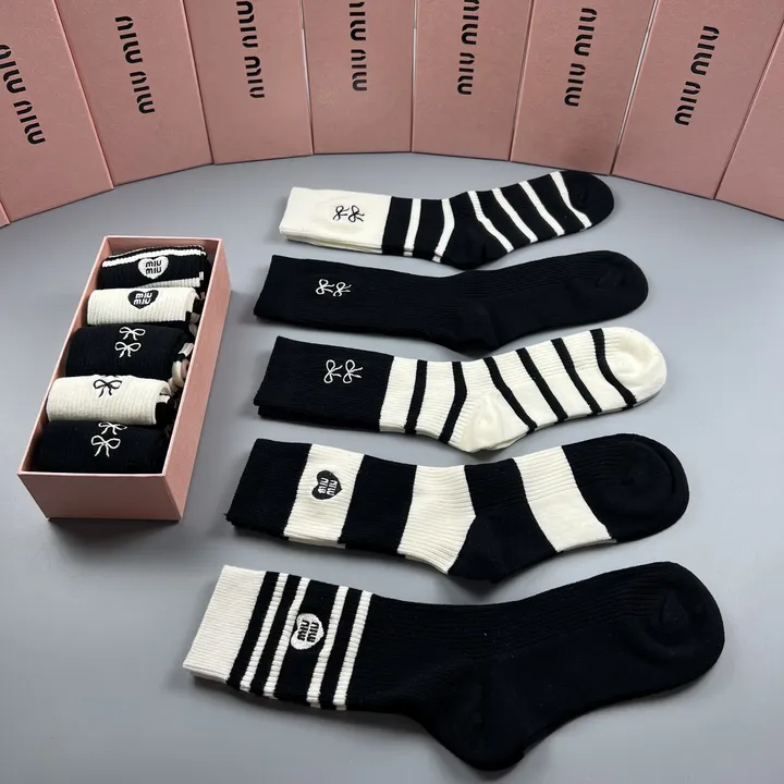 スーパーコピー ミュウミュウ 靴下