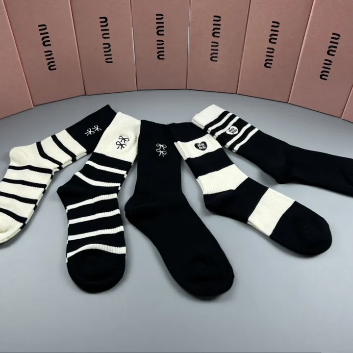 スーパーコピー ミュウミュウ 靴下