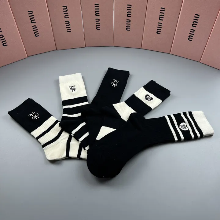 スーパーコピー ミュウミュウ 靴下