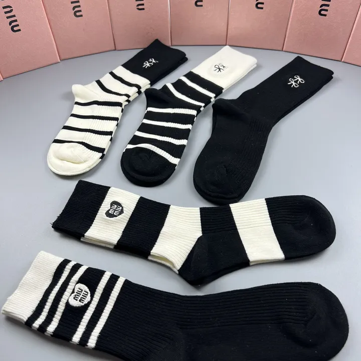 スーパーコピー ミュウミュウ 靴下