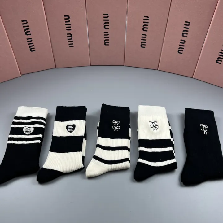 スーパーコピー ミュウミュウ 靴下