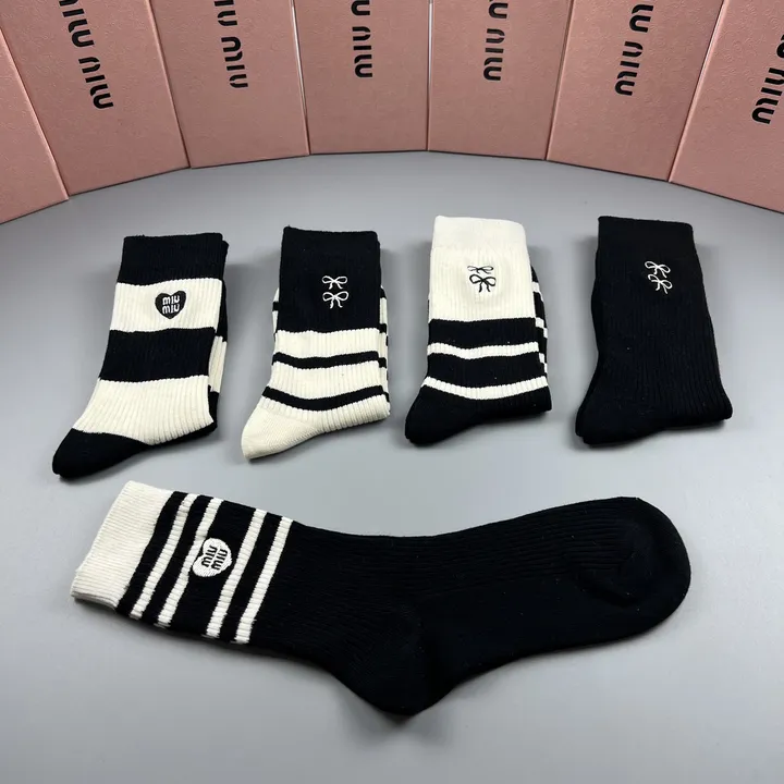 スーパーコピー ミュウミュウ 靴下