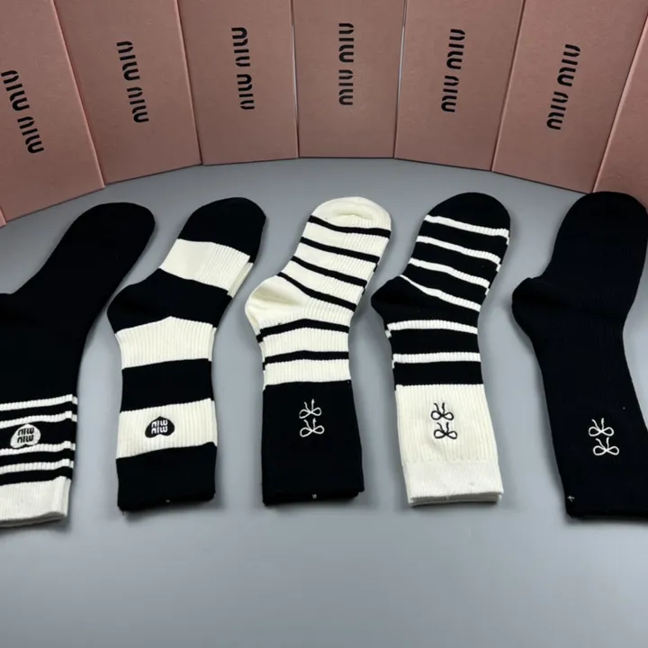 スーパーコピー ミュウミュウ 靴下