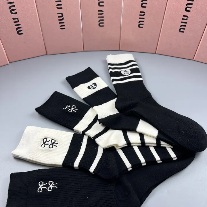 スーパーコピー ミュウミュウ 靴下