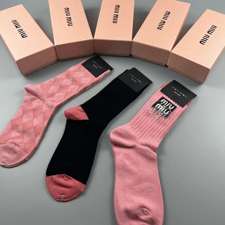 スーパーコピー ミュウミュウ 靴下