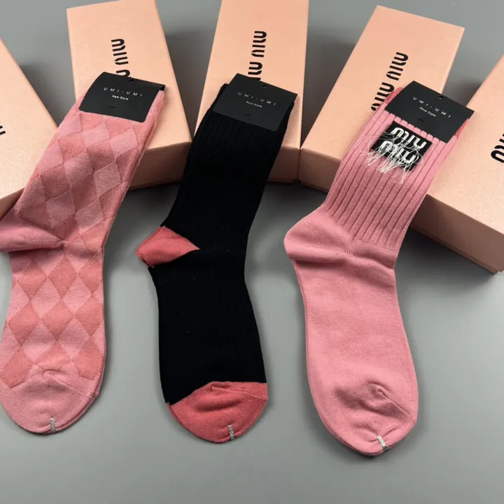 スーパーコピー ミュウミュウ 靴下