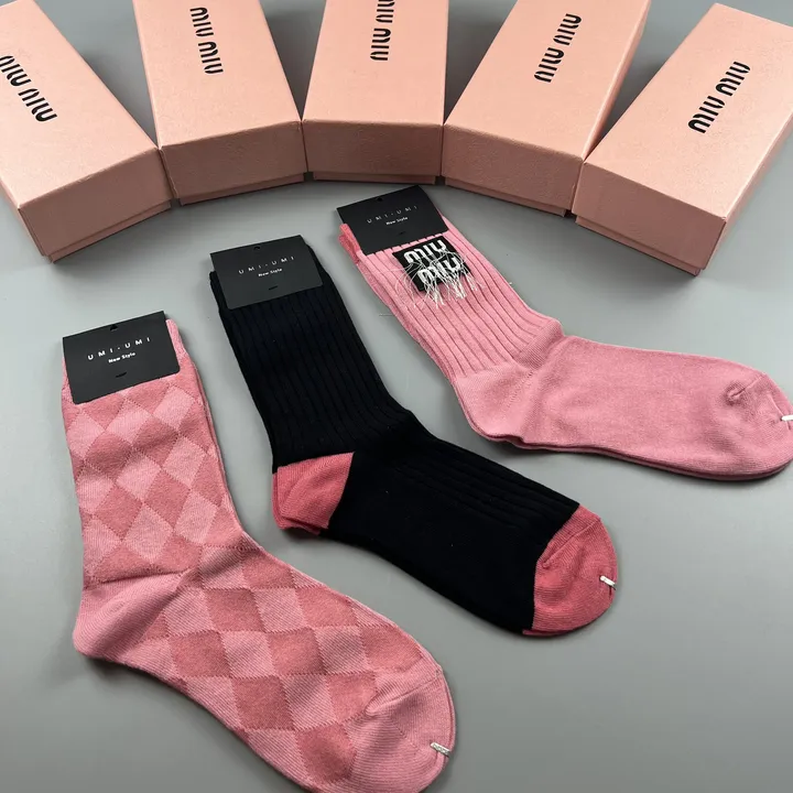 スーパーコピー ミュウミュウ 靴下