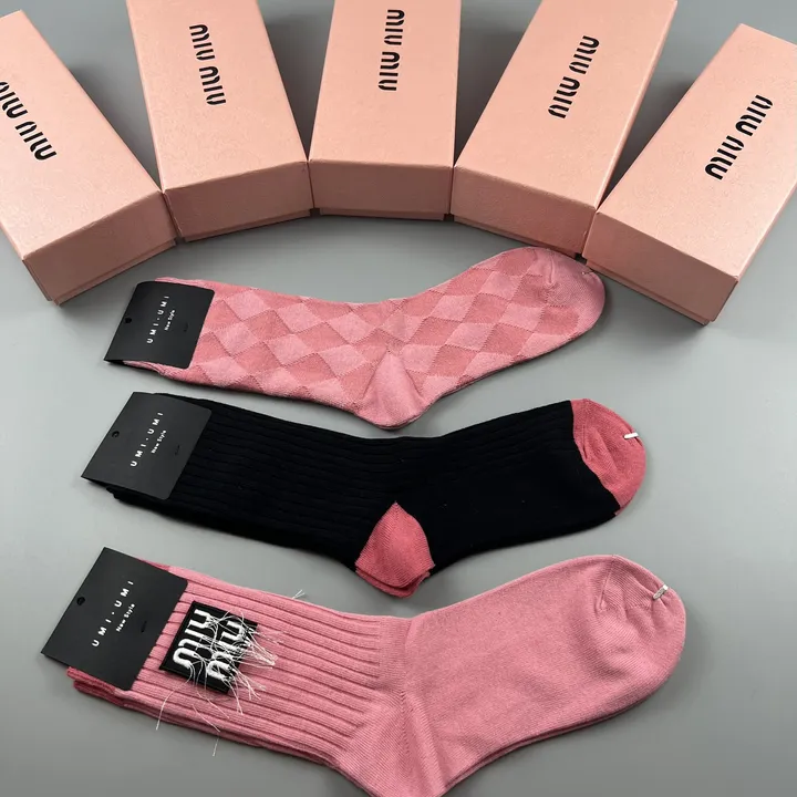 スーパーコピー ミュウミュウ 靴下