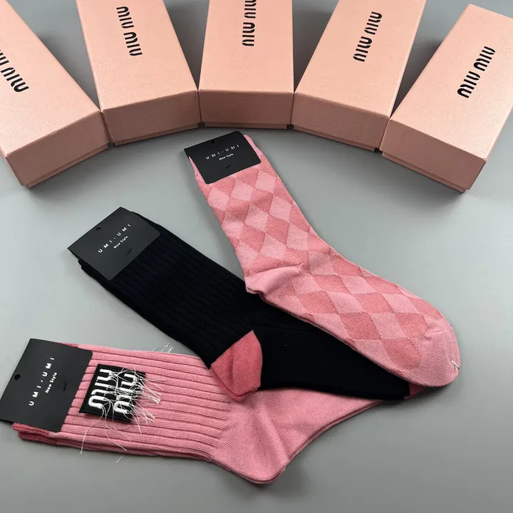 スーパーコピー ミュウミュウ 靴下