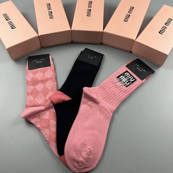 スーパーコピー ミュウミュウ 靴下