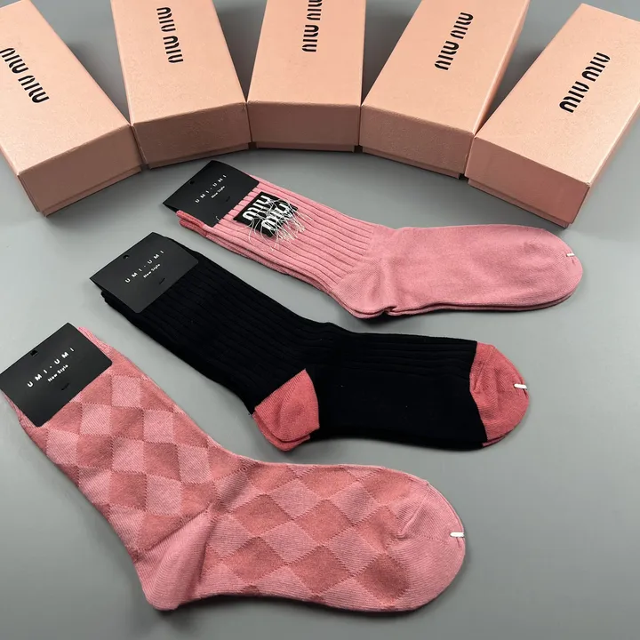 スーパーコピー ミュウミュウ 靴下