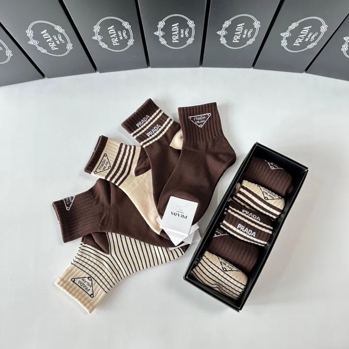スーパーコピー プラダ 靴下