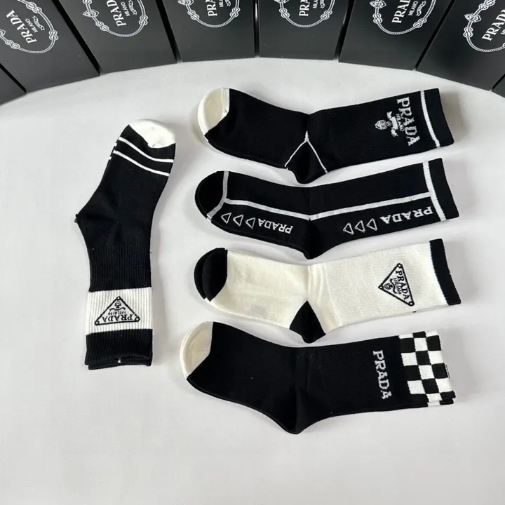 スーパーコピー プラダ 靴下