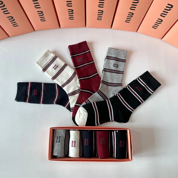 スーパーコピー ミュウミュウ 靴下