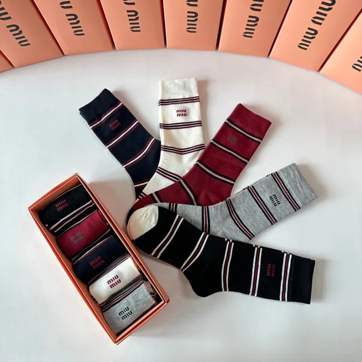 スーパーコピー ミュウミュウ 靴下