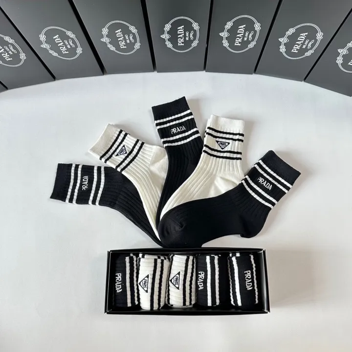 スーパーコピー プラダ 靴下