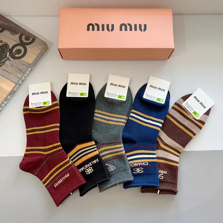 スーパーコピー ミュウミュウ 靴下