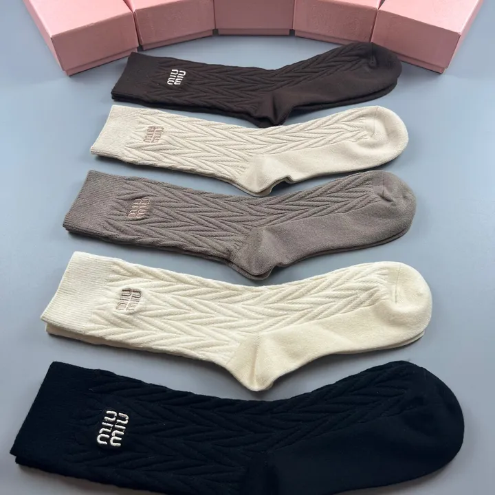 スーパーコピー ミュウミュウ 靴下