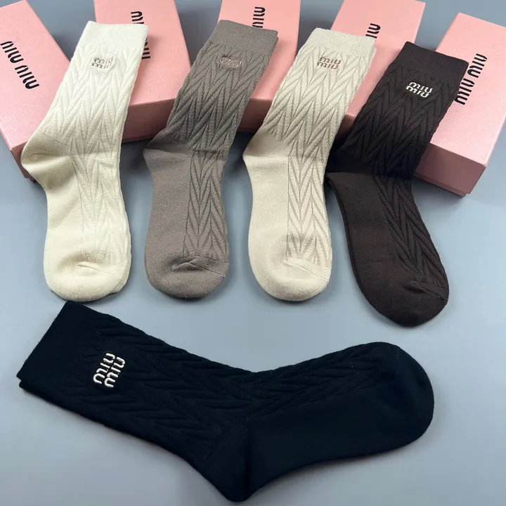 スーパーコピー ミュウミュウ 靴下