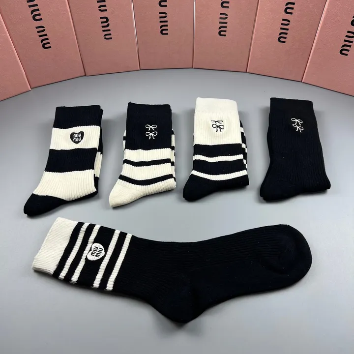 スーパーコピー ミュウミュウ 靴下