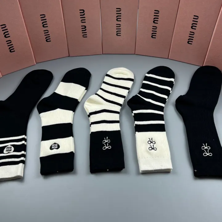 スーパーコピー ミュウミュウ 靴下