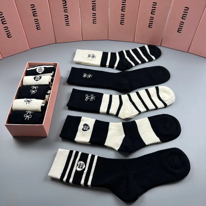スーパーコピー ミュウミュウ 靴下
