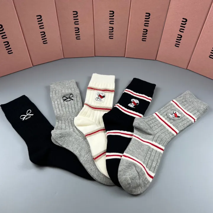 スーパーコピー ミュウミュウ 靴下