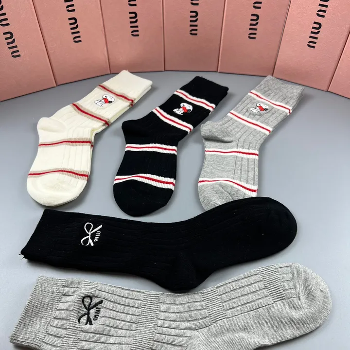 スーパーコピー ミュウミュウ 靴下