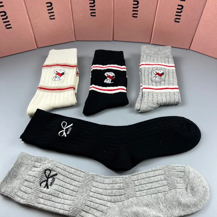 スーパーコピー ミュウミュウ 靴下