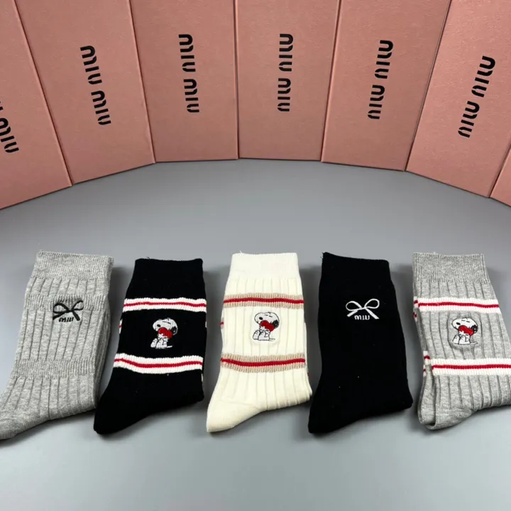 スーパーコピー ミュウミュウ 靴下