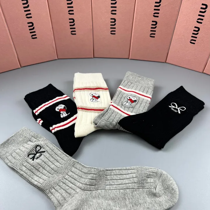 スーパーコピー ミュウミュウ 靴下