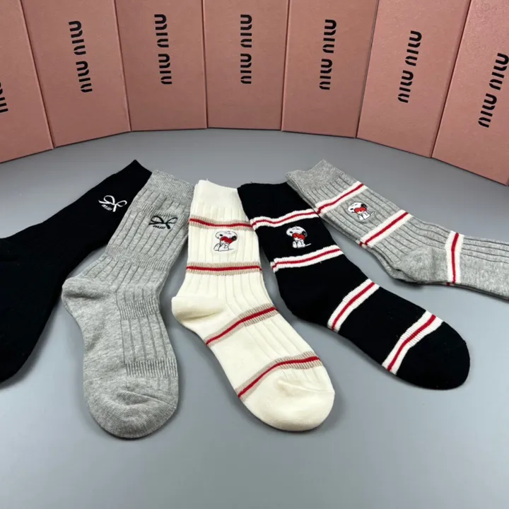 スーパーコピー ミュウミュウ 靴下