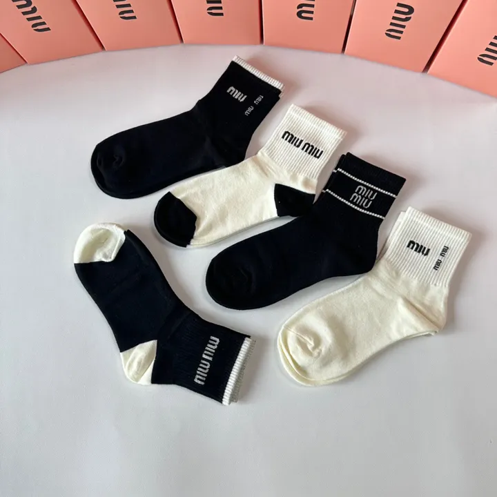 スーパーコピー ミュウミュウ 靴下