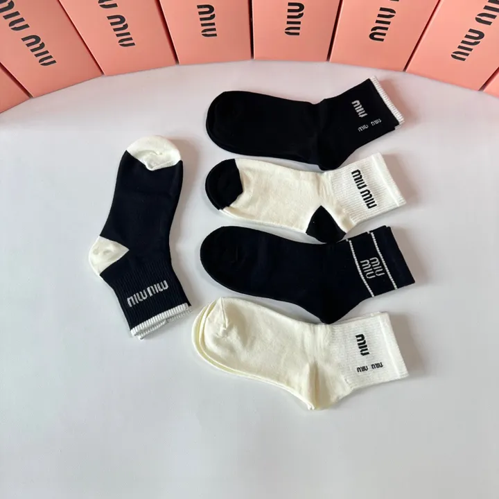 スーパーコピー ミュウミュウ 靴下