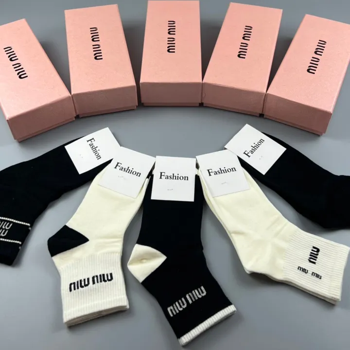 スーパーコピー ミュウミュウ 靴下
