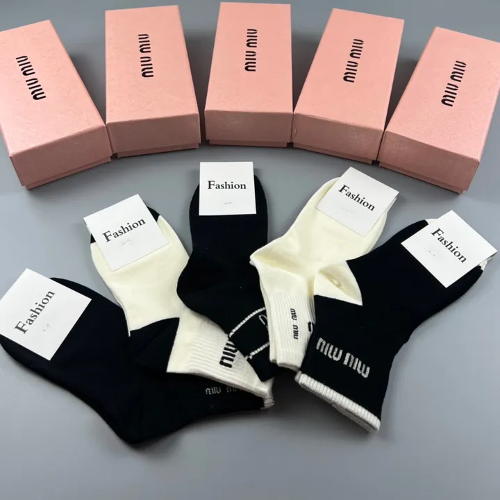 スーパーコピー ミュウミュウ 靴下