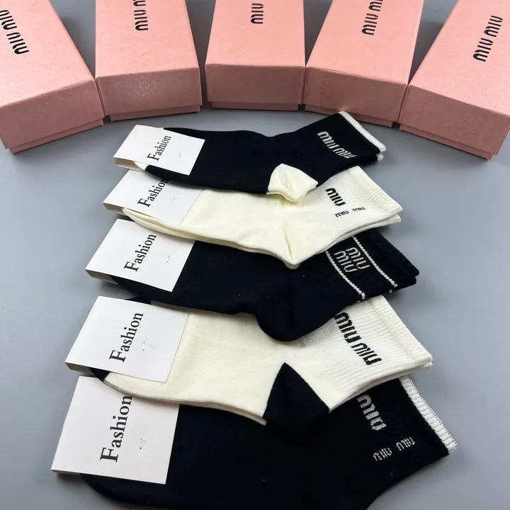 スーパーコピー ミュウミュウ 靴下