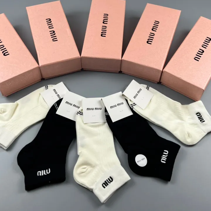 スーパーコピー ミュウミュウ 靴下