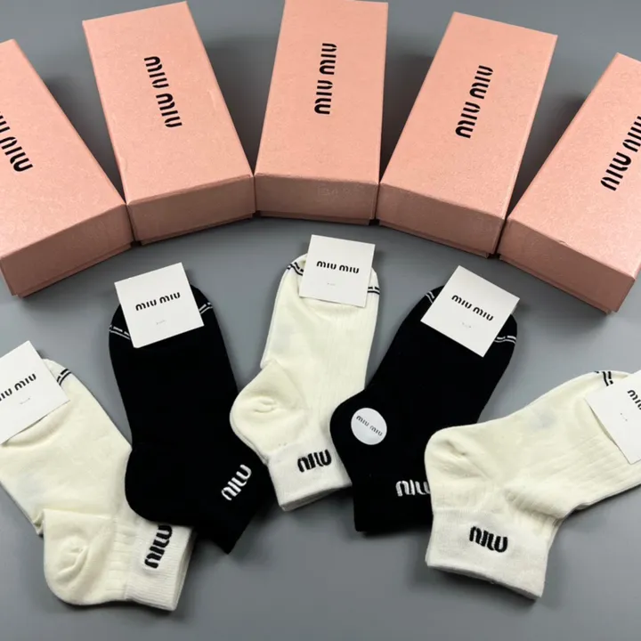 スーパーコピー ミュウミュウ 靴下
