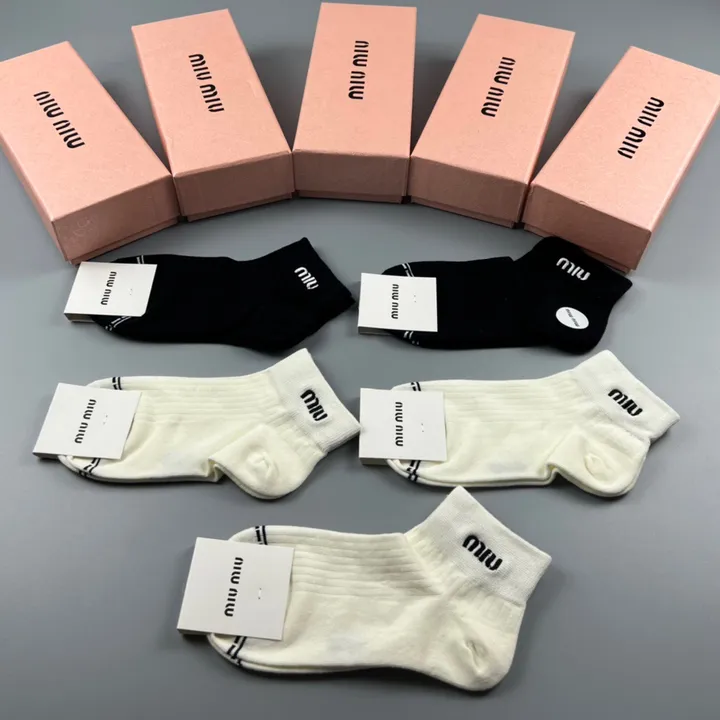 スーパーコピー ミュウミュウ 靴下