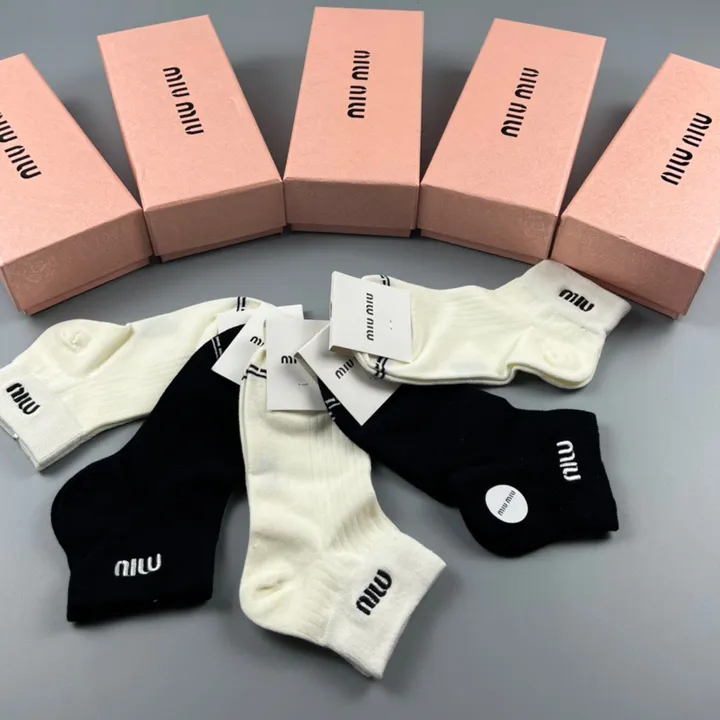 スーパーコピー ミュウミュウ 靴下